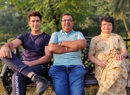 nandish sandhu parents