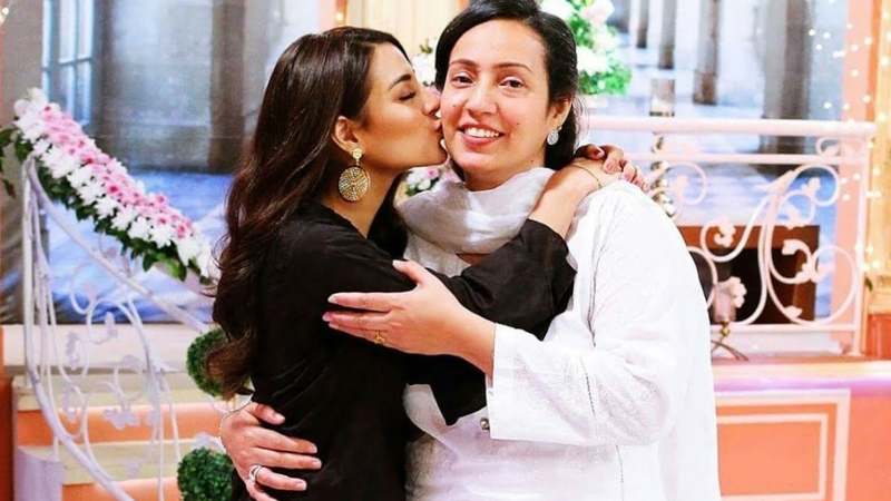 iqra aziz mother