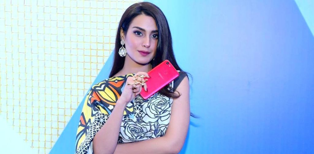 Iqra Aziz facts