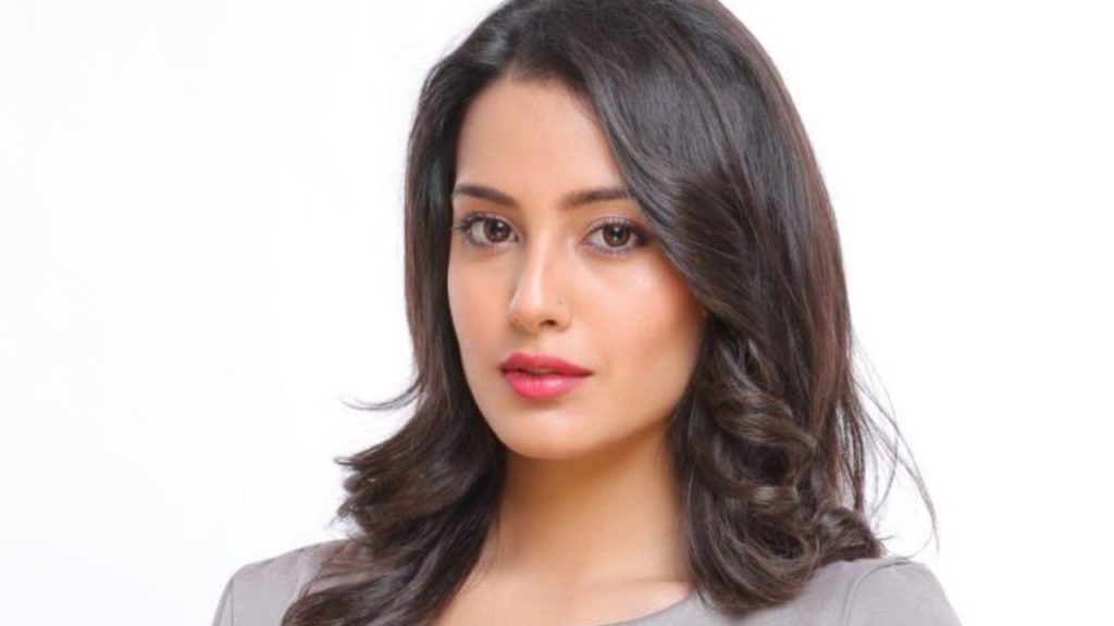 Iqra Aziz Age, Height, Weight, Bf, Family, Biography & More - BioExposed
