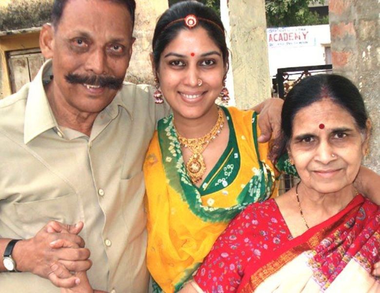 Sakshi Tanwar parents